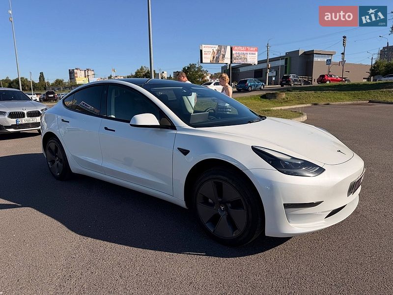 Седан Tesla Model 3 2023 в Кривом Роге
