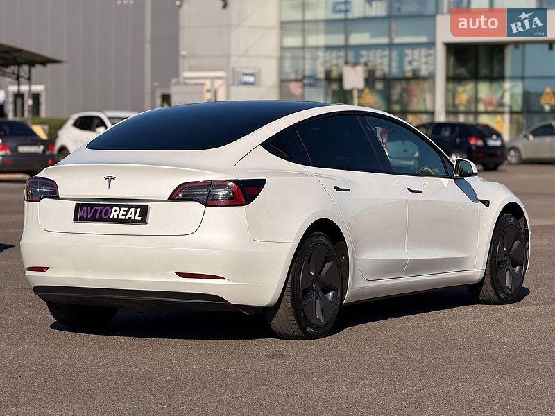 Седан Tesla Model 3 2023 в Кривом Роге