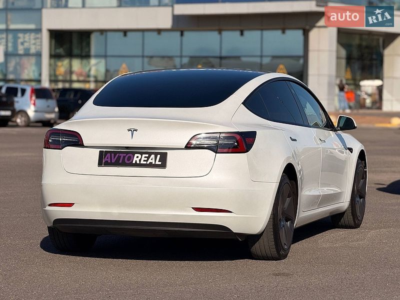 Седан Tesla Model 3 2023 в Кривом Роге