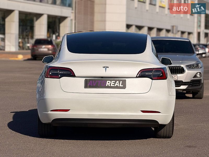 Седан Tesla Model 3 2023 в Кривом Роге
