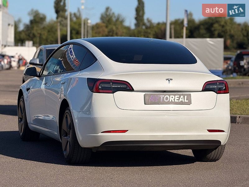 Седан Tesla Model 3 2023 в Кривом Роге