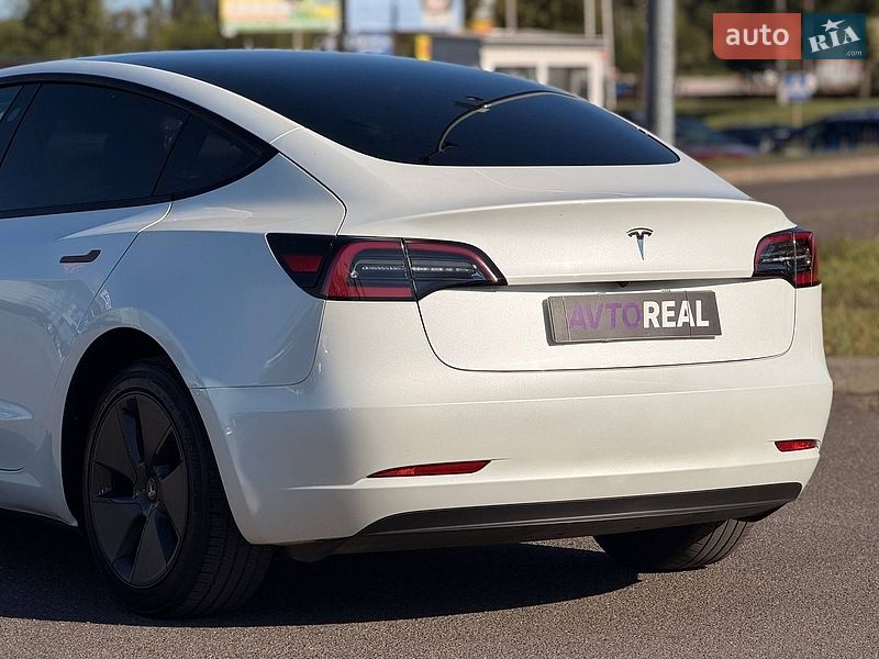 Седан Tesla Model 3 2023 в Кривом Роге