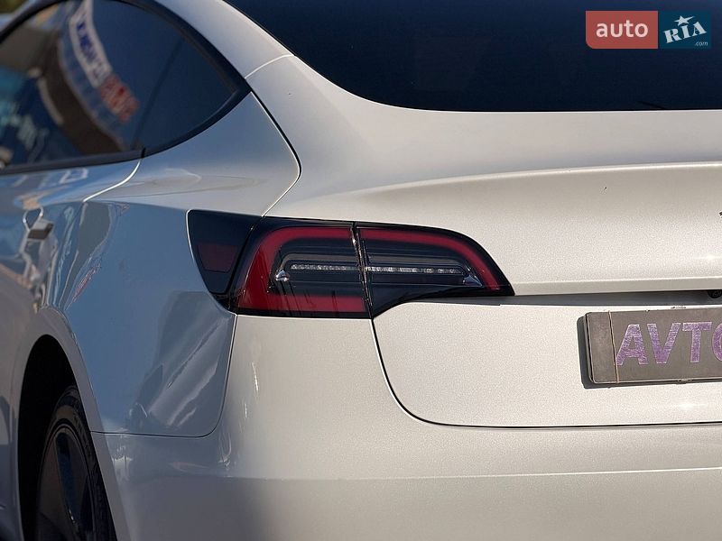 Седан Tesla Model 3 2023 в Кривом Роге