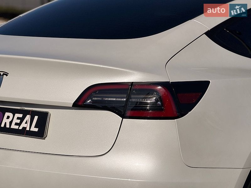 Седан Tesla Model 3 2023 в Кривом Роге