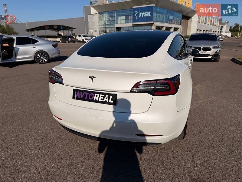 Седан Tesla Model 3 2023 в Кривом Роге