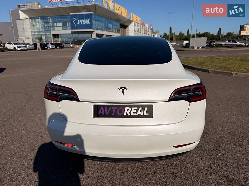 Седан Tesla Model 3 2023 в Кривом Роге