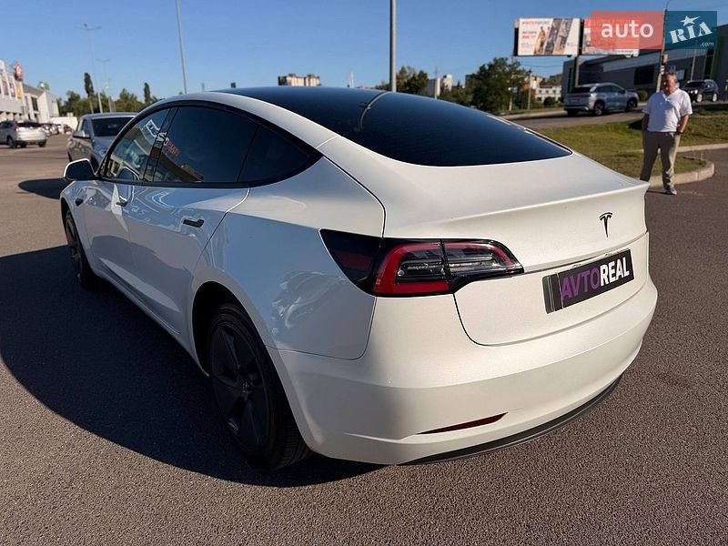 Седан Tesla Model 3 2023 в Кривом Роге