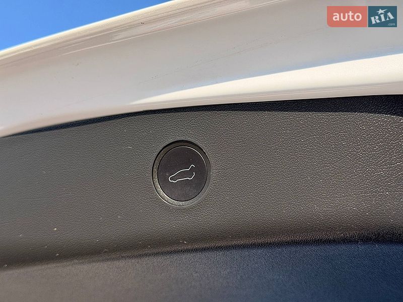Седан Tesla Model 3 2023 в Кривом Роге