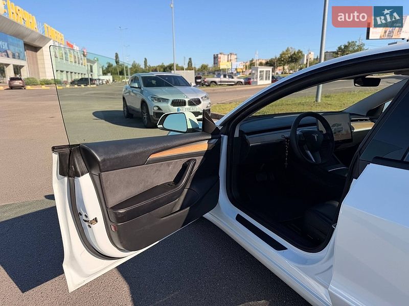 Седан Tesla Model 3 2023 в Кривом Роге
