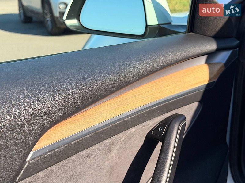 Седан Tesla Model 3 2023 в Кривом Роге
