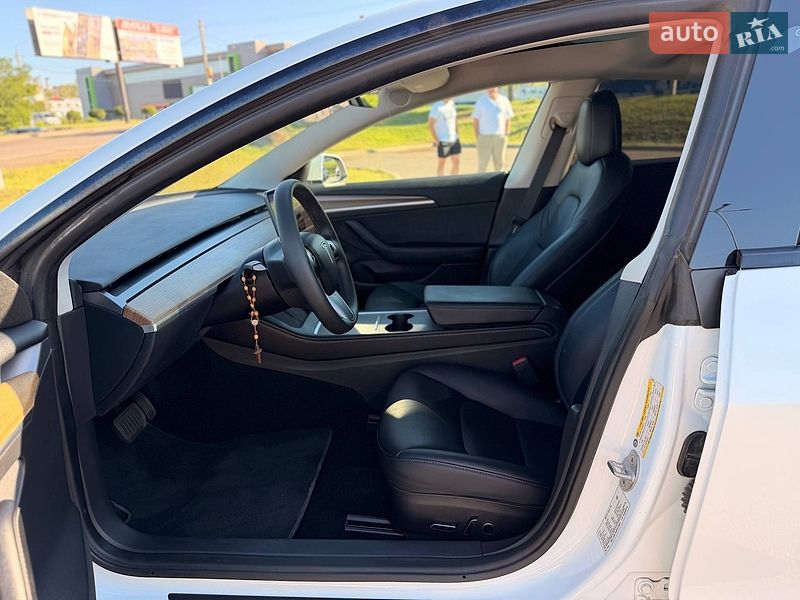 Седан Tesla Model 3 2023 в Кривом Роге