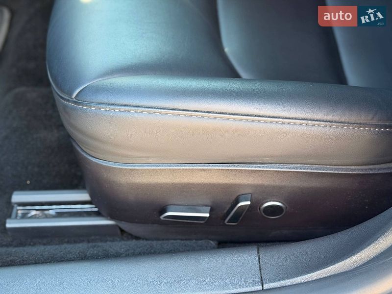 Седан Tesla Model 3 2023 в Кривом Роге