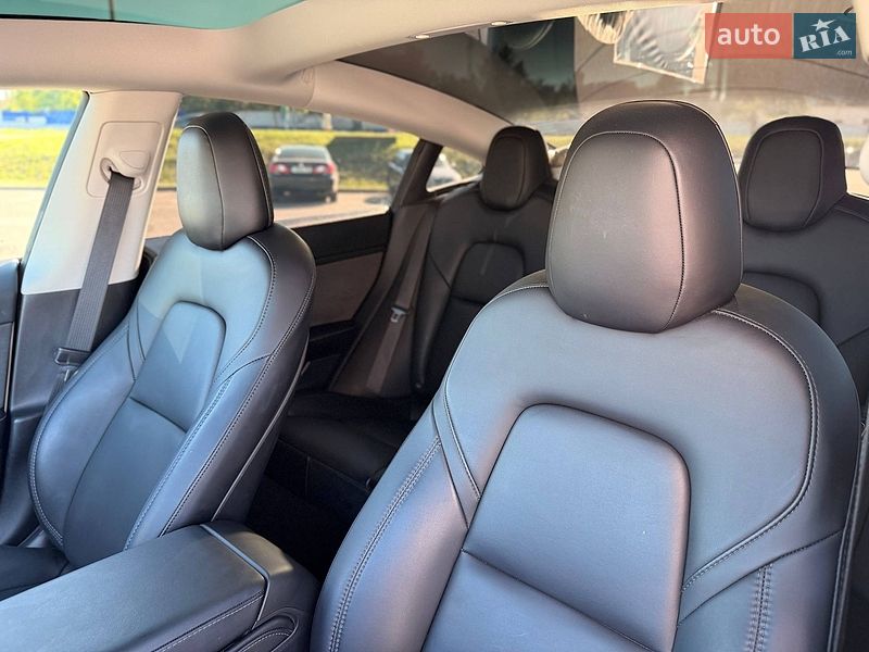 Седан Tesla Model 3 2023 в Кривом Роге
