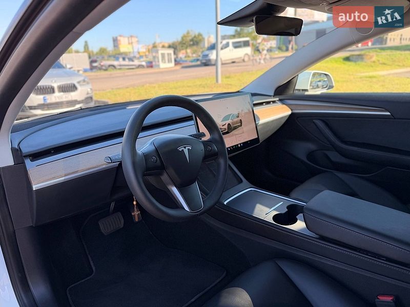 Седан Tesla Model 3 2023 в Кривом Роге