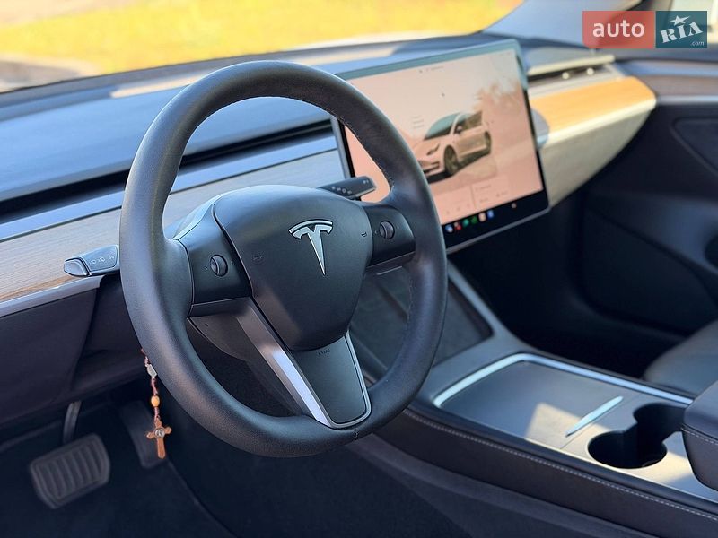 Седан Tesla Model 3 2023 в Кривом Роге