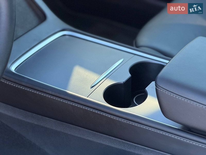 Седан Tesla Model 3 2023 в Кривом Роге