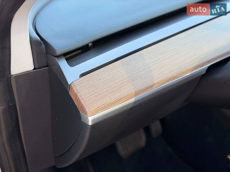 Седан Tesla Model 3 2023 в Кривом Роге