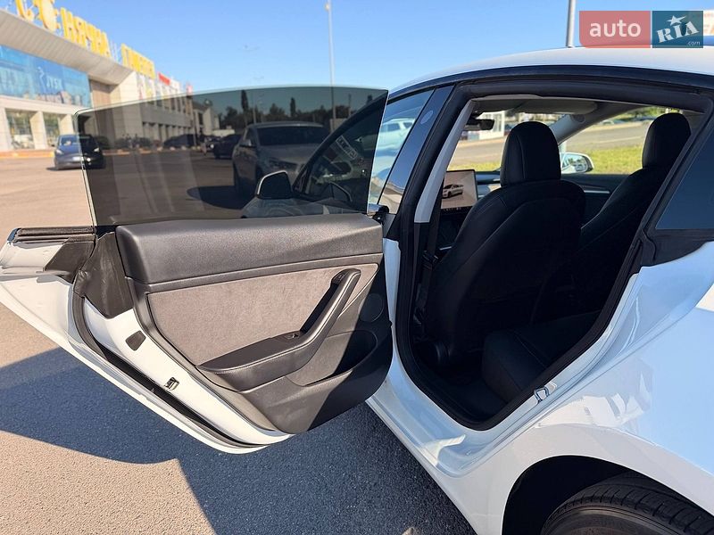 Седан Tesla Model 3 2023 в Кривом Роге