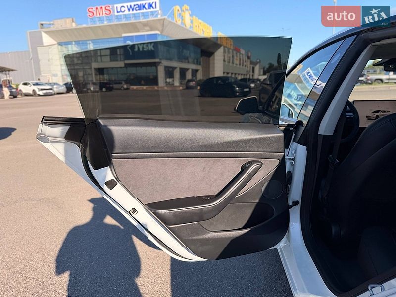 Седан Tesla Model 3 2023 в Кривом Роге