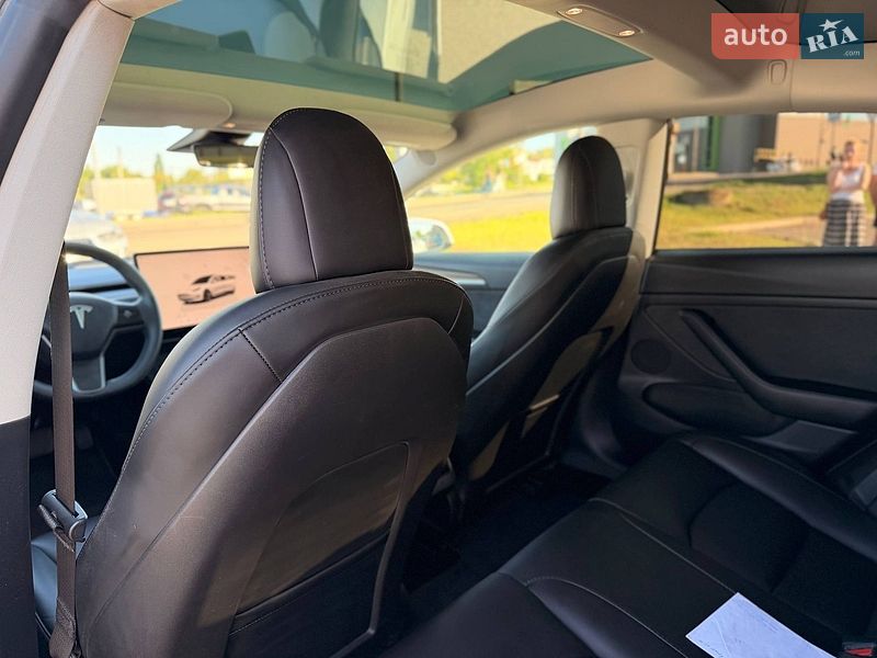 Седан Tesla Model 3 2023 в Кривом Роге