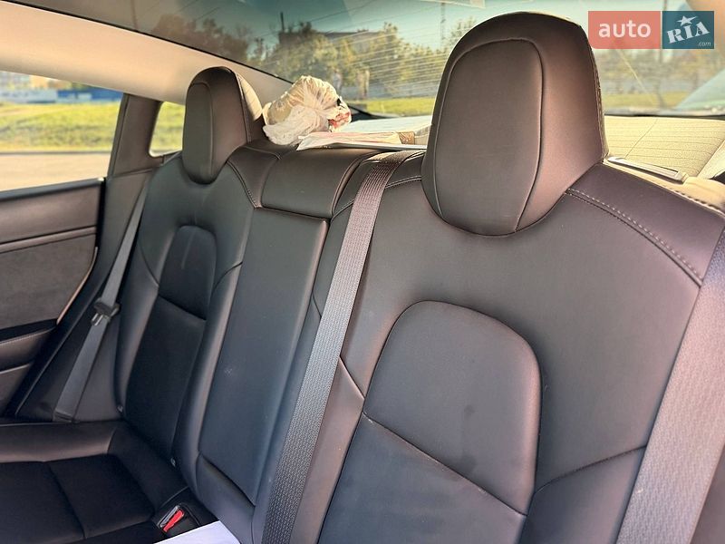 Седан Tesla Model 3 2023 в Кривом Роге