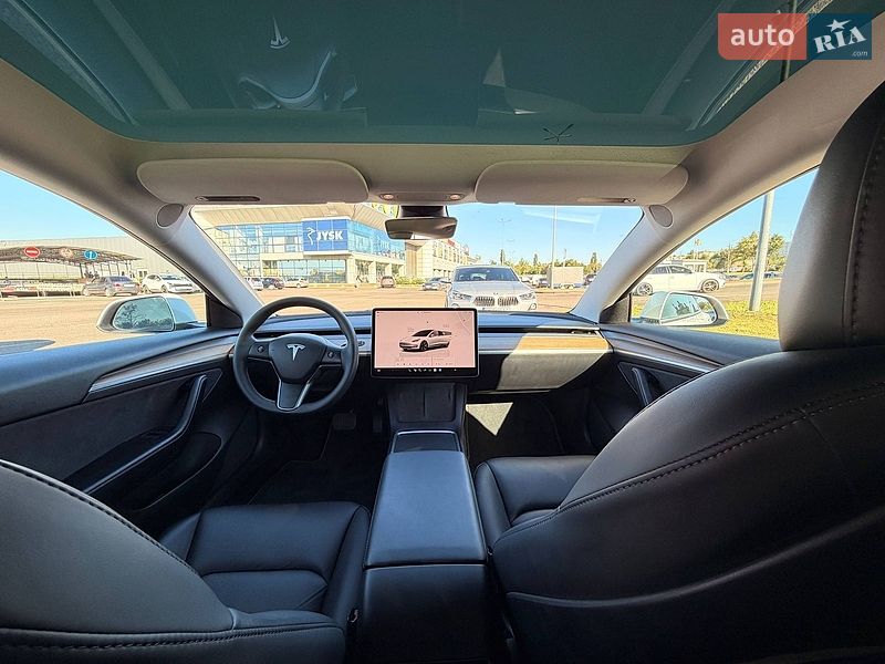 Седан Tesla Model 3 2023 в Кривом Роге
