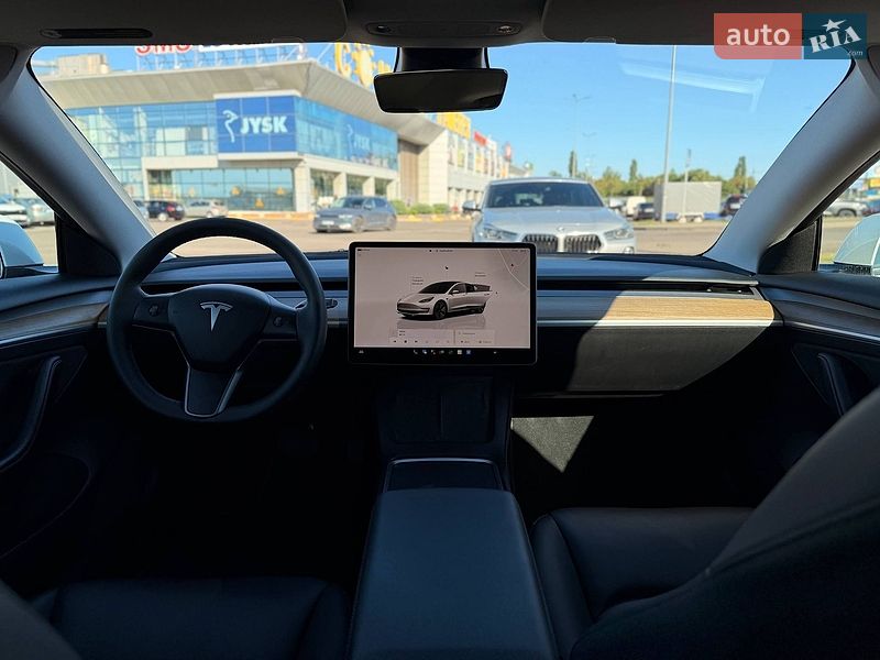 Седан Tesla Model 3 2023 в Кривом Роге
