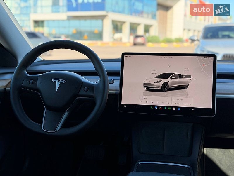 Седан Tesla Model 3 2023 в Кривом Роге