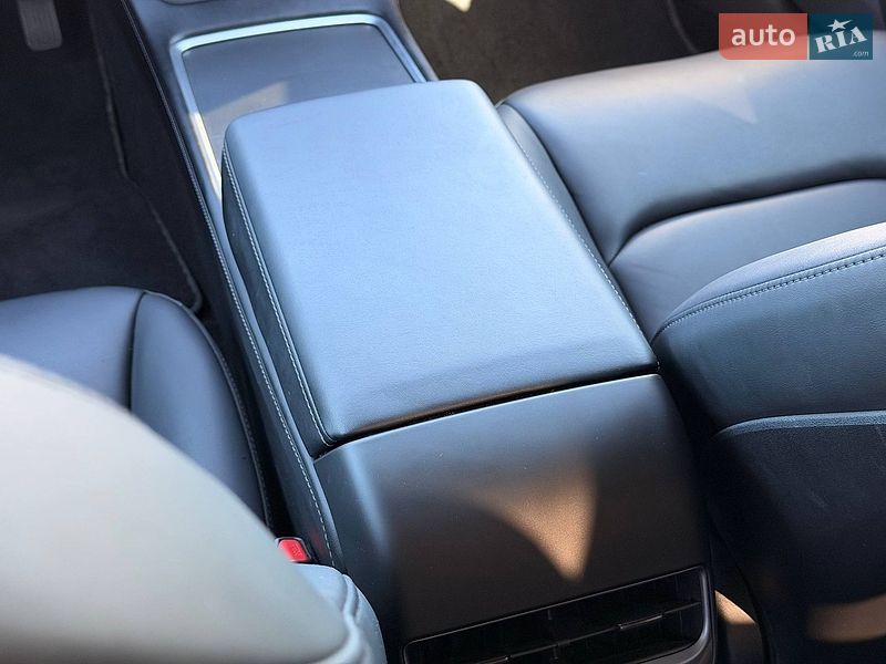 Седан Tesla Model 3 2023 в Кривом Роге
