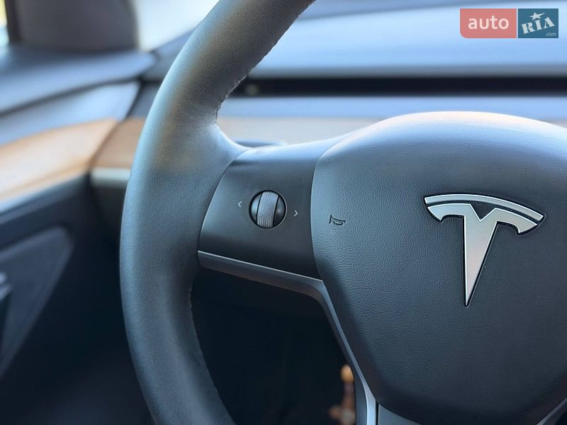 Седан Tesla Model 3 2023 в Кривом Роге
