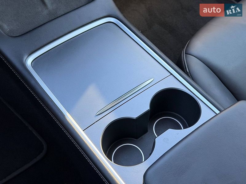 Седан Tesla Model 3 2023 в Кривом Роге