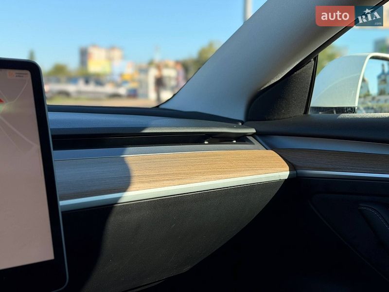 Седан Tesla Model 3 2023 в Кривом Роге