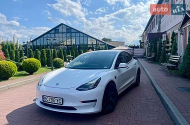Tesla Model 3  2021
