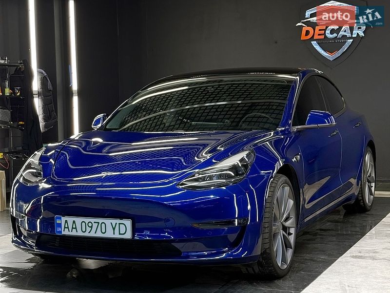 Седан Tesla Model 3 2020 в Киеве