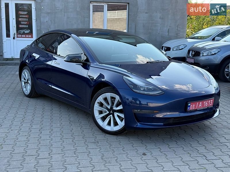 Седан Tesla Model 3 2022 в Дубровице