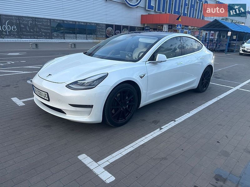Tesla Model 3 2020