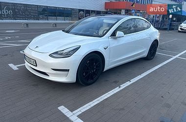 Tesla Model 3  2020