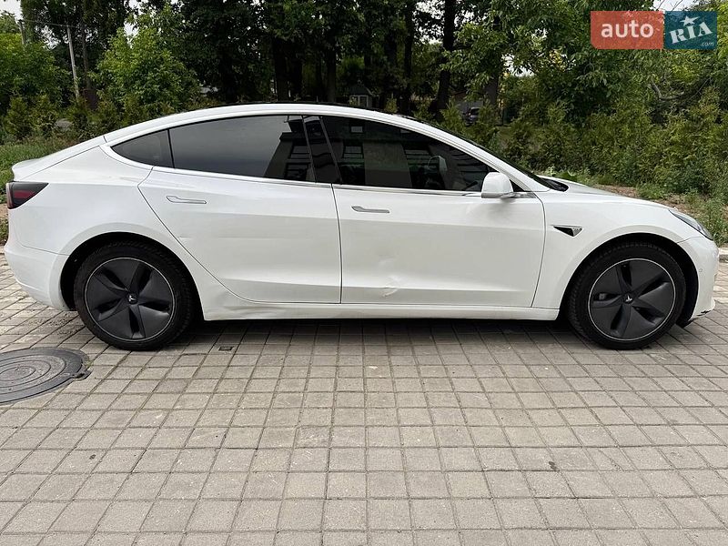 Седан Tesla Model 3 2019 в Львові