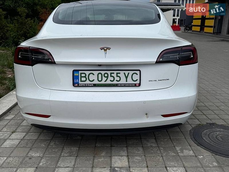 Седан Tesla Model 3 2019 в Львові