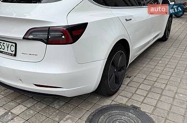 Седан Tesla Model 3 2019 в Львові