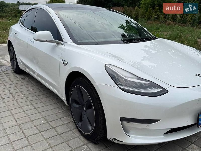 Седан Tesla Model 3 2019 в Львові