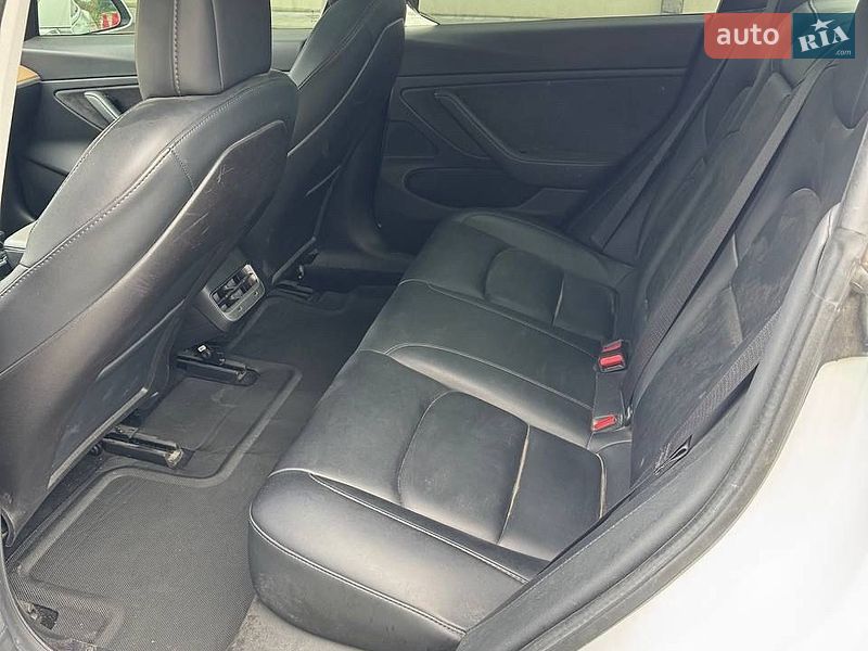 Седан Tesla Model 3 2019 в Львові