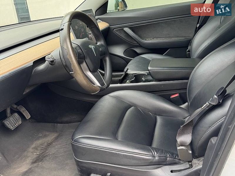 Седан Tesla Model 3 2019 в Львові