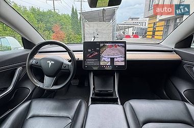Седан Tesla Model 3 2019 в Львові