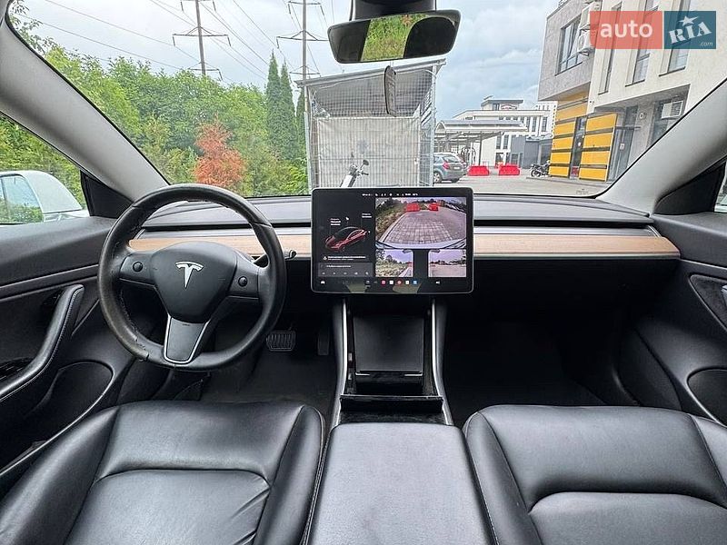 Седан Tesla Model 3 2019 в Львові