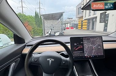 Седан Tesla Model 3 2019 в Львові