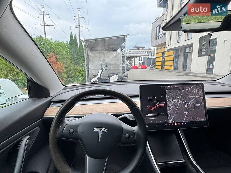 Седан Tesla Model 3 2019 в Львові
