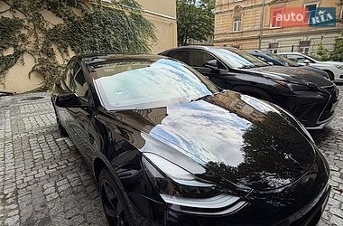 Tesla Model 3  2023