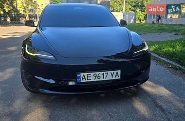 Tesla Model 3  2024