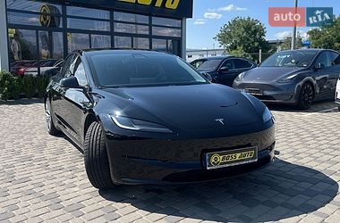 Tesla Model 3  2024
